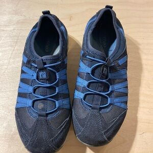 Explore Slip On Sneaker size 9 (Box 2)